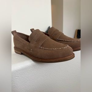 Kelsi Dagger Suede Loafer - size 9